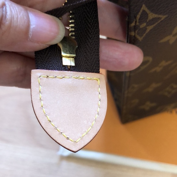 🌼🌼Authentic🌼🌼 Louis Vuitton Toiletry 26 + Strap - Picture 5 of 9